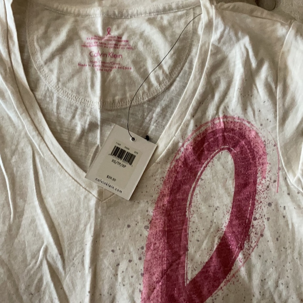 CALVIN KLEIN special edition tee for breast cancer awareness. NWT - Picture 4 of 6
